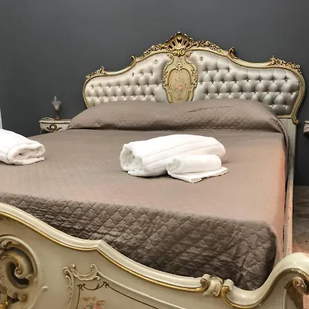 公寓 Vintage Sea House Vicino La Del Lungomare 切法卢