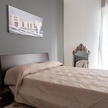 Vintage Sea House Vicino La Del Lungomare 切法卢