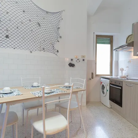 Vintage Sea House Vicino La Del Lungomare * 切法卢