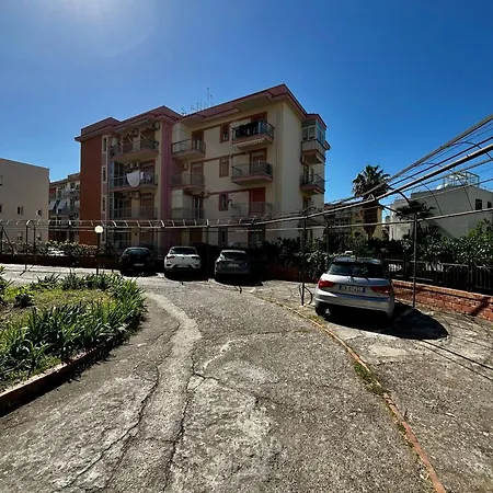 公寓 Vintage Sea House Vicino La Del Lungomare 切法卢